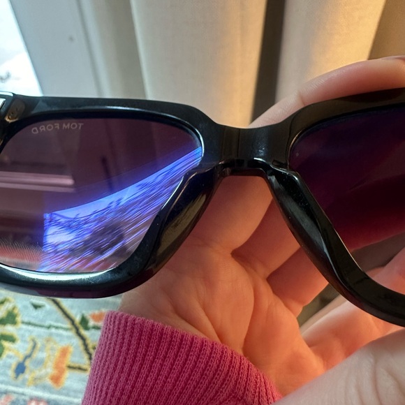 Amarra Tom Ford sunglasses in burgundy/black - Picture 6 of 9